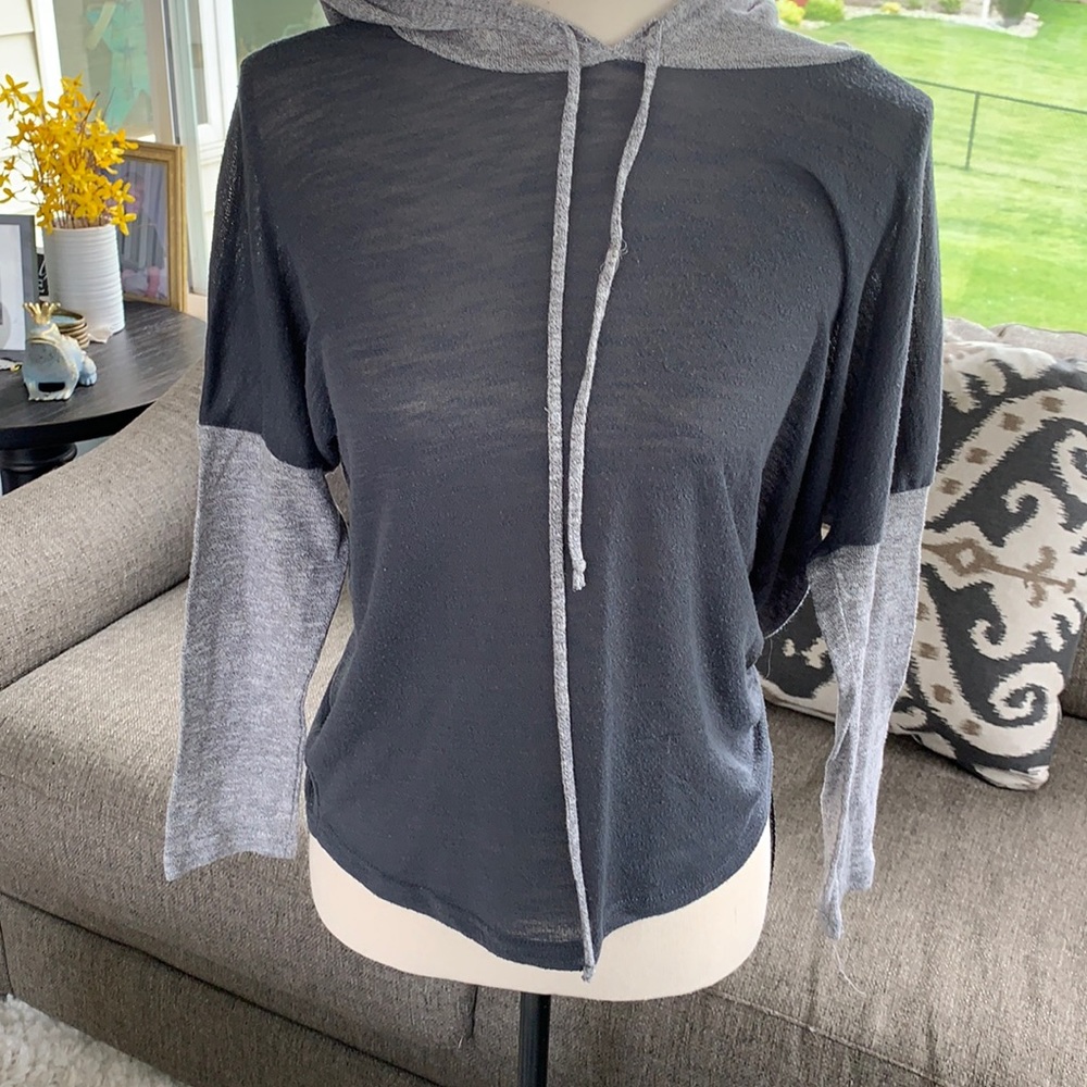Rue 21 Women’s Gray Hoodie T-shirt Size Small